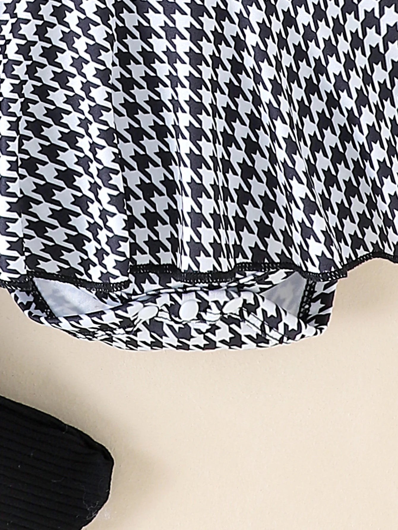 2PCS in Autumn, Baby Girls Aged 0-1 Years Old Have Comfortable Sweet and Cute Black Top + Houndstooth Skirt + Hair Band